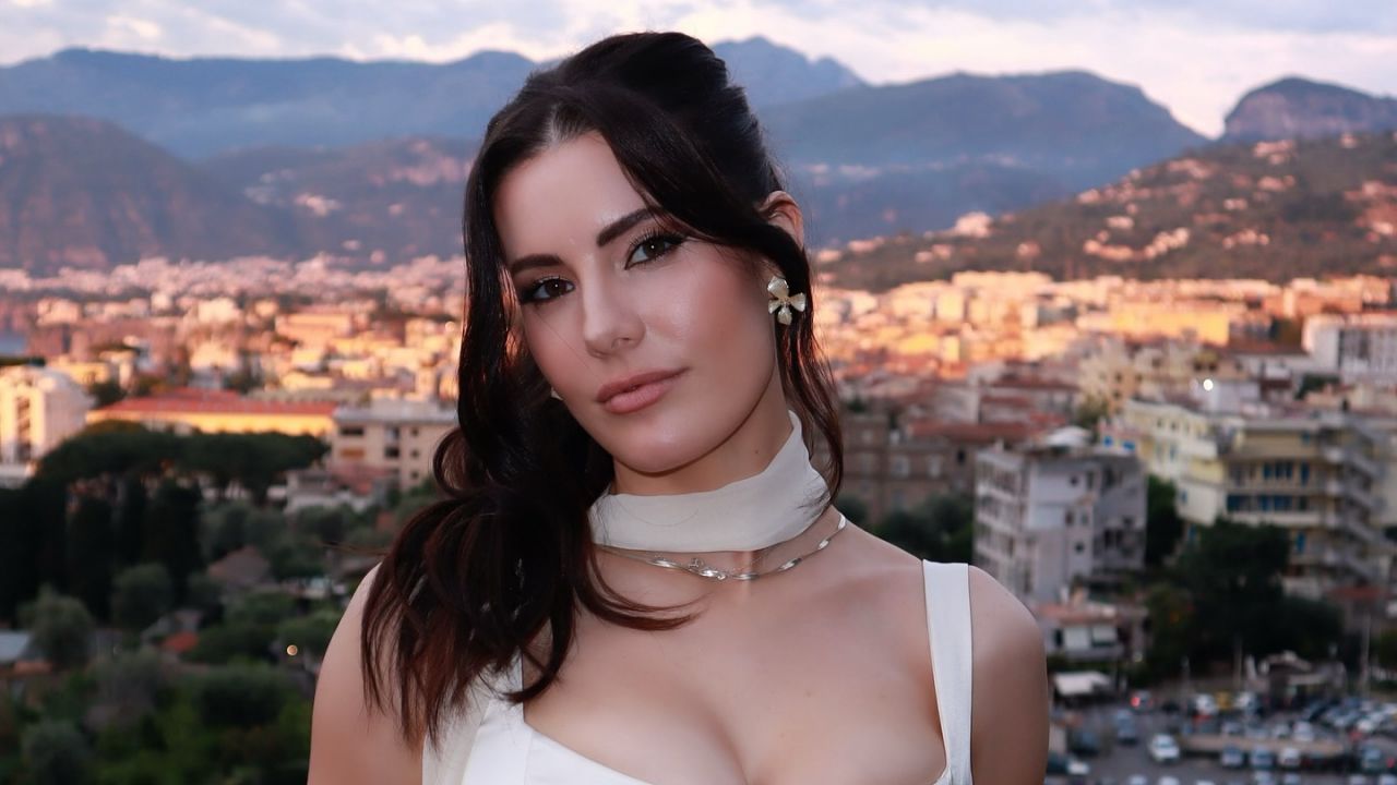 Erin Olash | Bio, Wiki, Age, Height, Net Worth, Dating, Facts