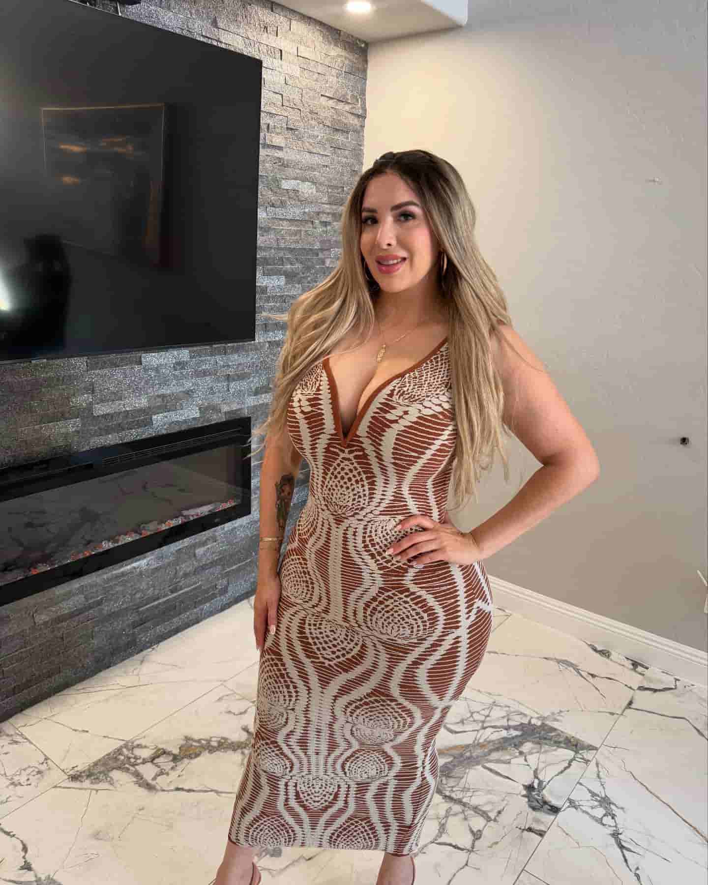 Chimo Curves | Bio, Wiki, Age, Height, Net Worth, Dating, Trivia