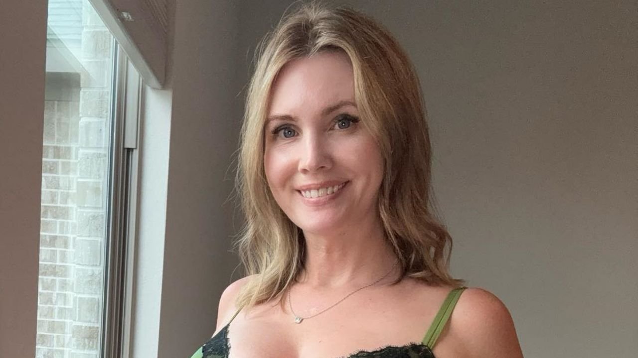 Holly Jane | Bio, Wiki, Age, Height, Net Worth, Dating, Trivia
