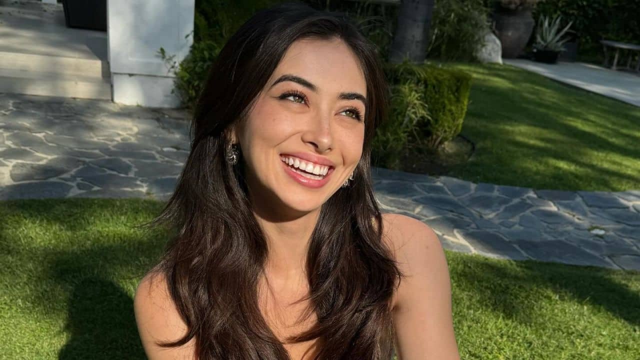 Chloe Surreal | Bio, Wiki, Age, Height, Net Worth, Dating, Trivia