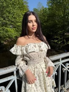 Elena Kosheleva | Bio, Wiki, Age, Height, Net Worth, Dating, Trivia