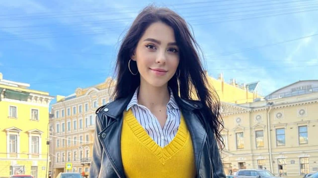 Elena Kosheleva | Bio, Wiki, Age, Height, Net Worth, Dating, Trivia