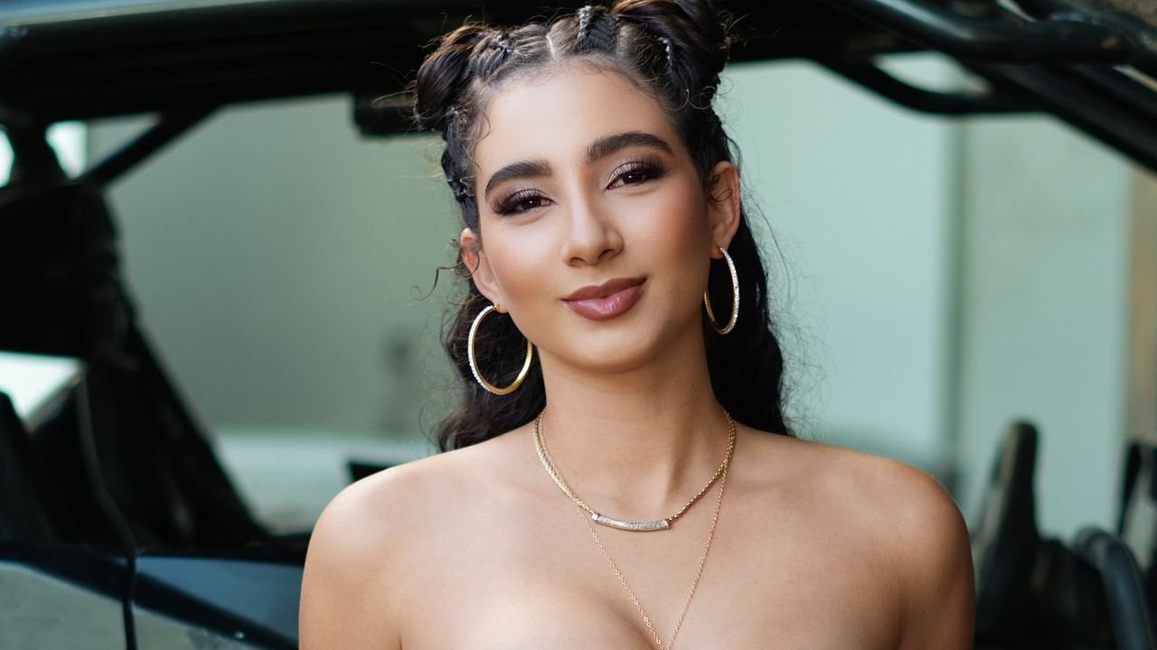 Keren Canelon | Bio, Wiki, Age, Height, Net Worth, Dating, Trivia