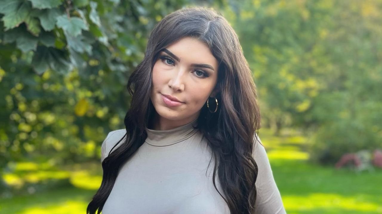 Miya Acacia | Bio, Wiki, Age, Height, Net Worth, Dating, Trivia