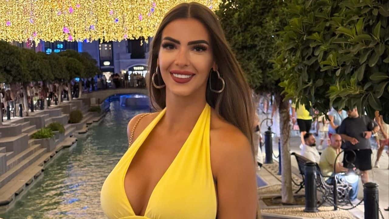 Zoe Hill | Bio, Wiki, Age, Height, Net Worth, Dating, Trivia