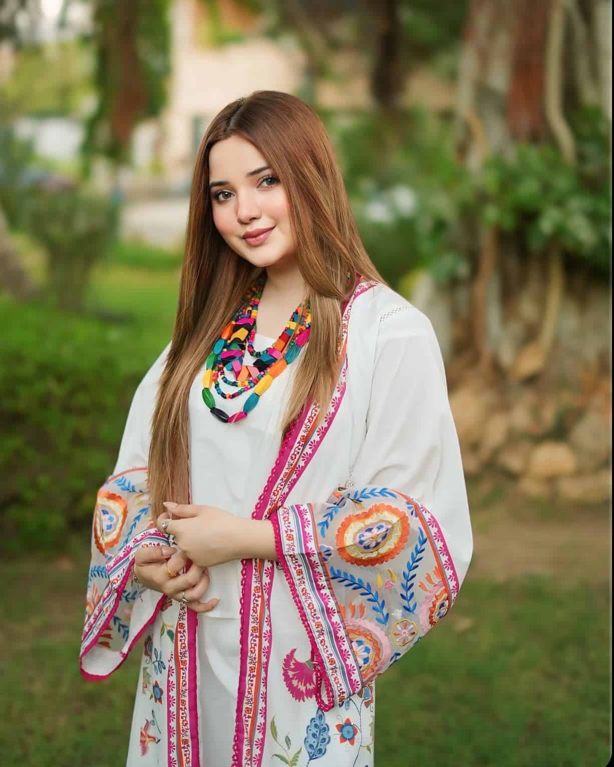 Rabeeca Khan | Bio, Wiki, Age, Height, Net Worth, Dating, Trivia