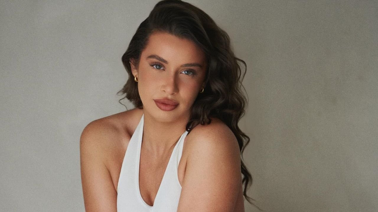 Jesenia Echeverria | Bio, Wiki, Age, Height, Net Worth, Dating, Trivia