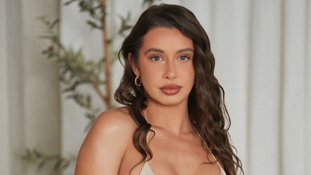 Jesenia Echeverria | Bio, Wiki, Age, Height, Net Worth, Dating, Trivia