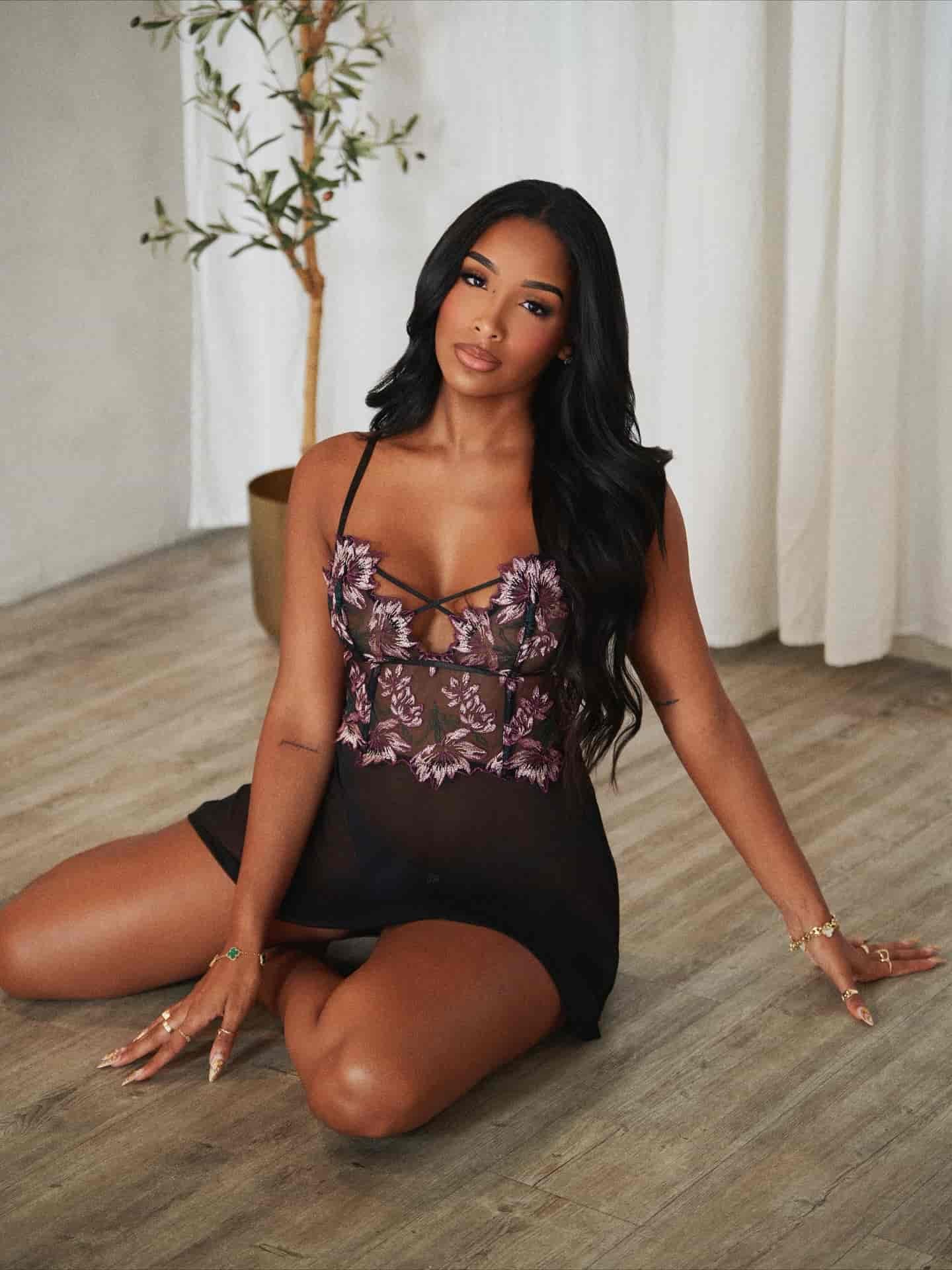 Vicky Lauren | Bio, Wiki, Age, Height, Net Worth, Dating, Trivia