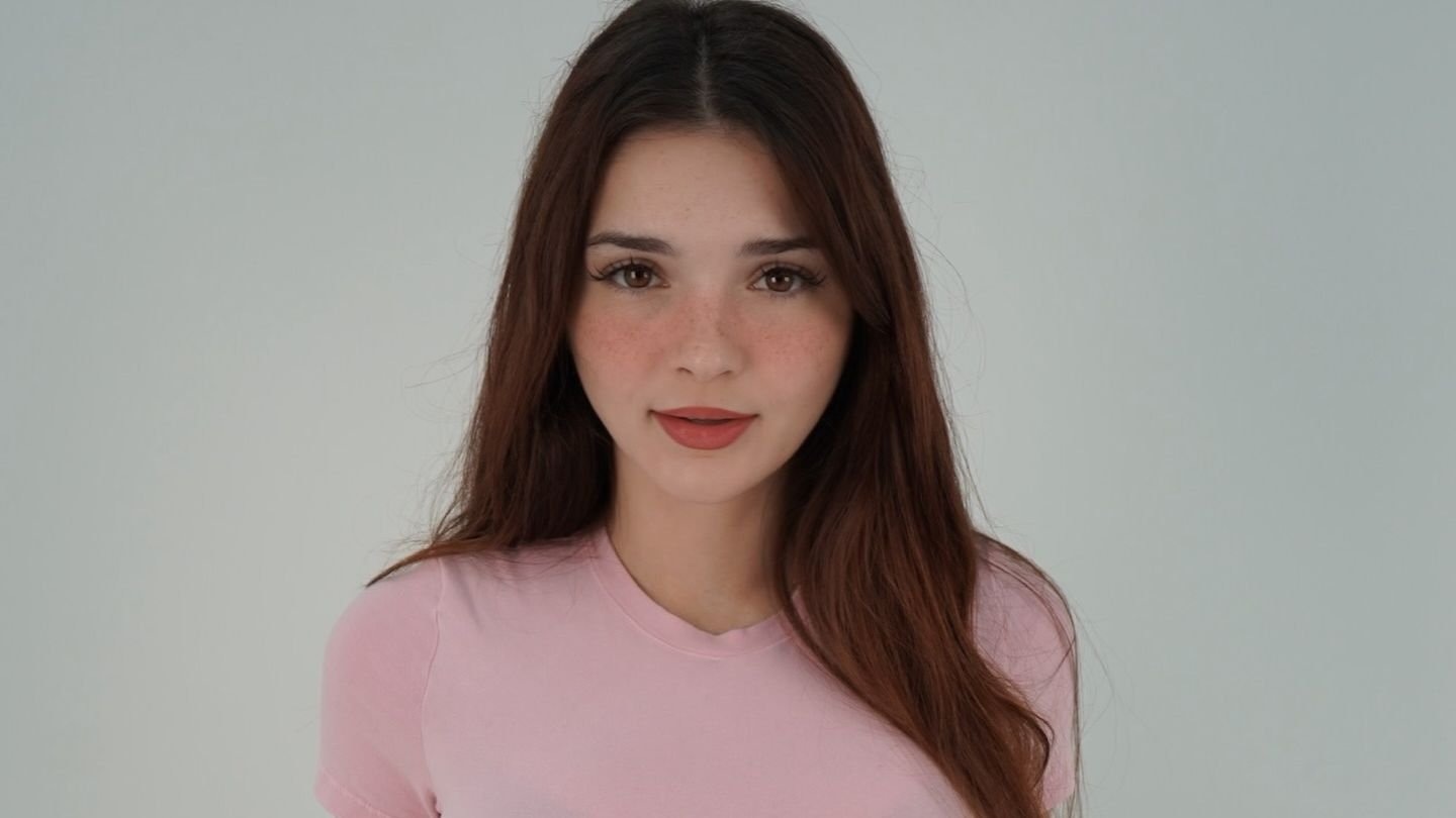 Summer Iris | Bio, Wiki, Age, Height, Net Worth, Dating, Trivia